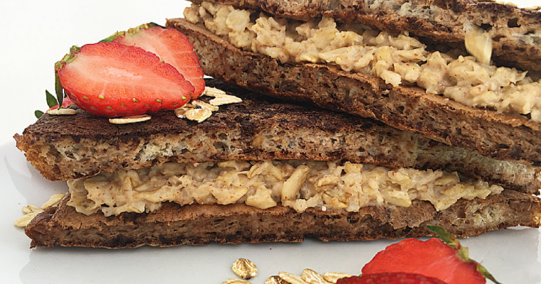 French Toast al cacao con ripieno cremoso al burro d’arachidi e banana.