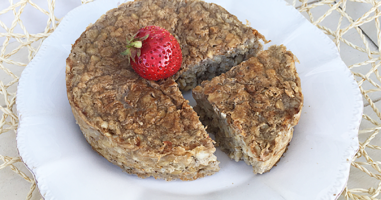 Torta con i fiocchi d’avena, nocciole e mousse di mela ai frutti rossi – Vegan.