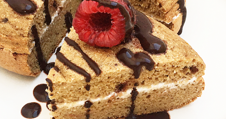 Pancake alto e soffice al caffè, mela e cannella con cioccolato di modica e un ingrediente speciale.