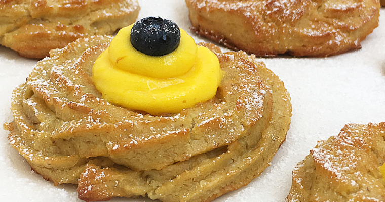 Simil zeppole light al forno senza zucchero con olio all’arancia.