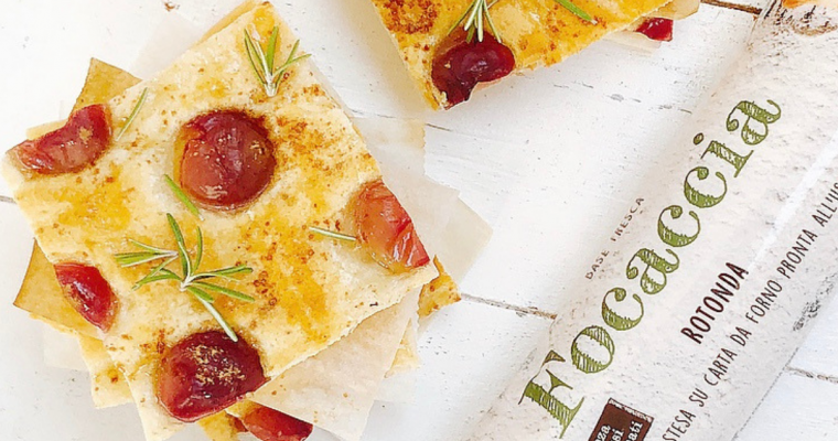 Focaccia dolce all’uva nera e rosmarino con Exquisa Italia