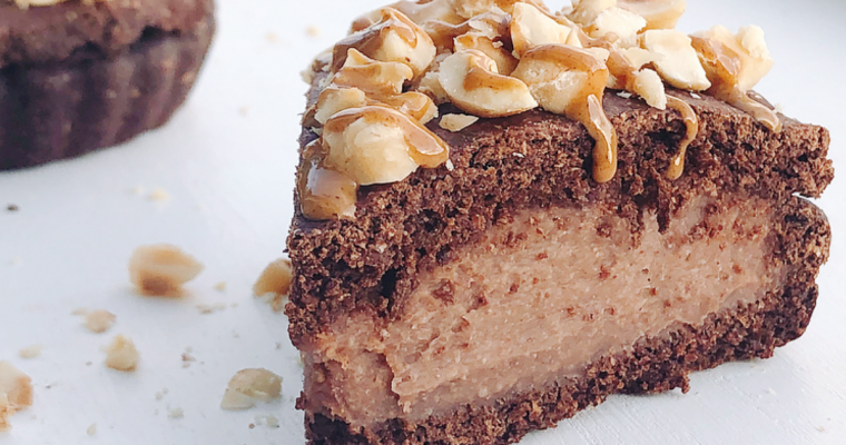 Torta del nonno senza zucchero e burro ripiena di porridge alle nocciole