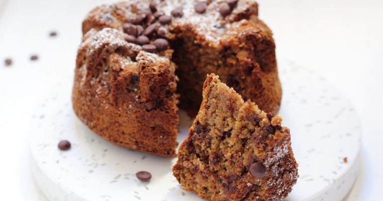 Torta alla banana vegan con farina d’avena e gocce di cioccolato