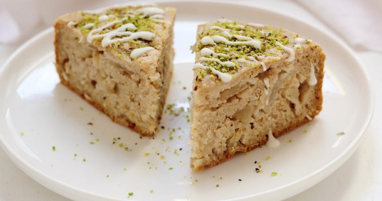 Pancake alto alle pere, limone e pistacchi