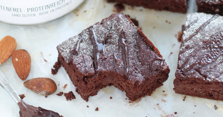 Brownies al cacao criollo e mandorle, senza burro e zucchero